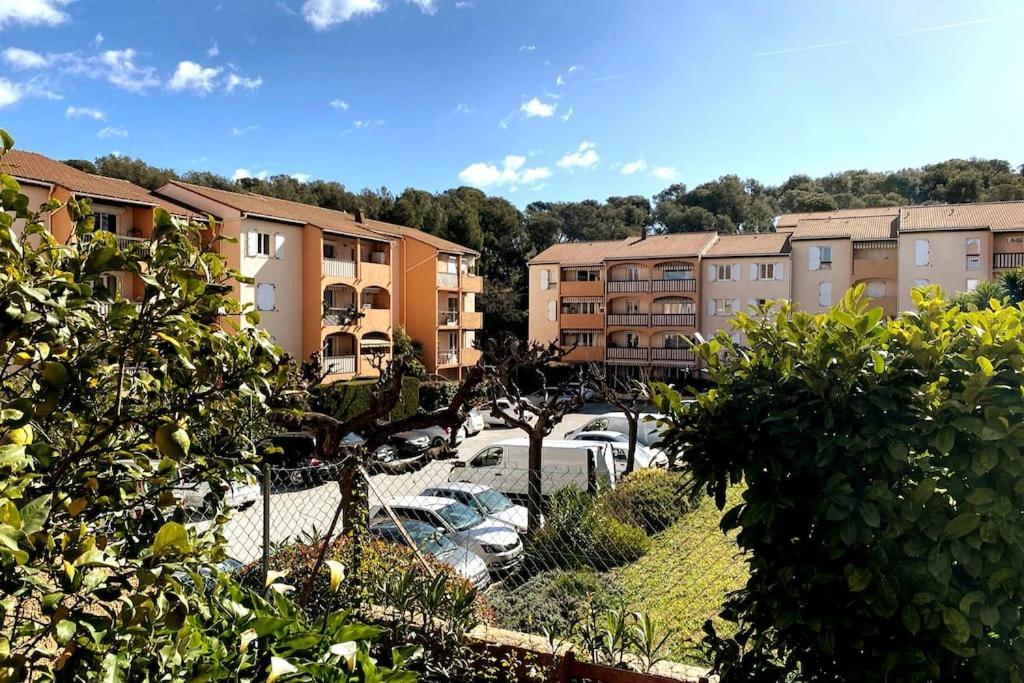 イエールCharmant Studio Costebelle Proche Gare, Terrasse Et Parking Gratuitアパートメント エクステリア 写真